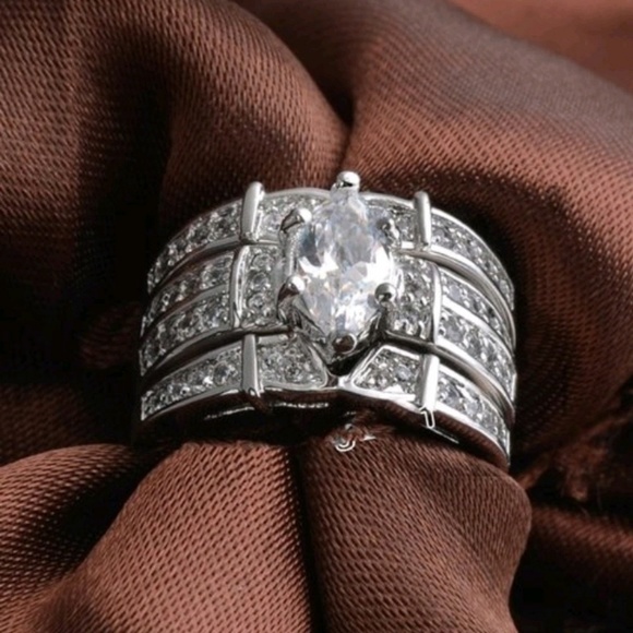 Beautiful 3 piece wedding set - Picture 3 of 3